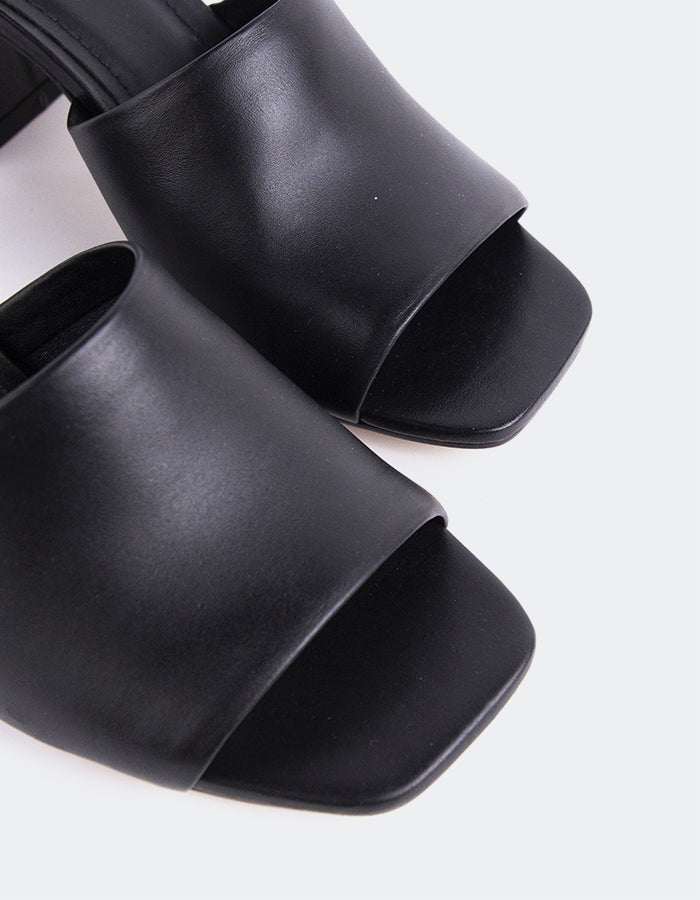 L'INTERVALLE Clarabelle Women's Mule Sandal Black Leather