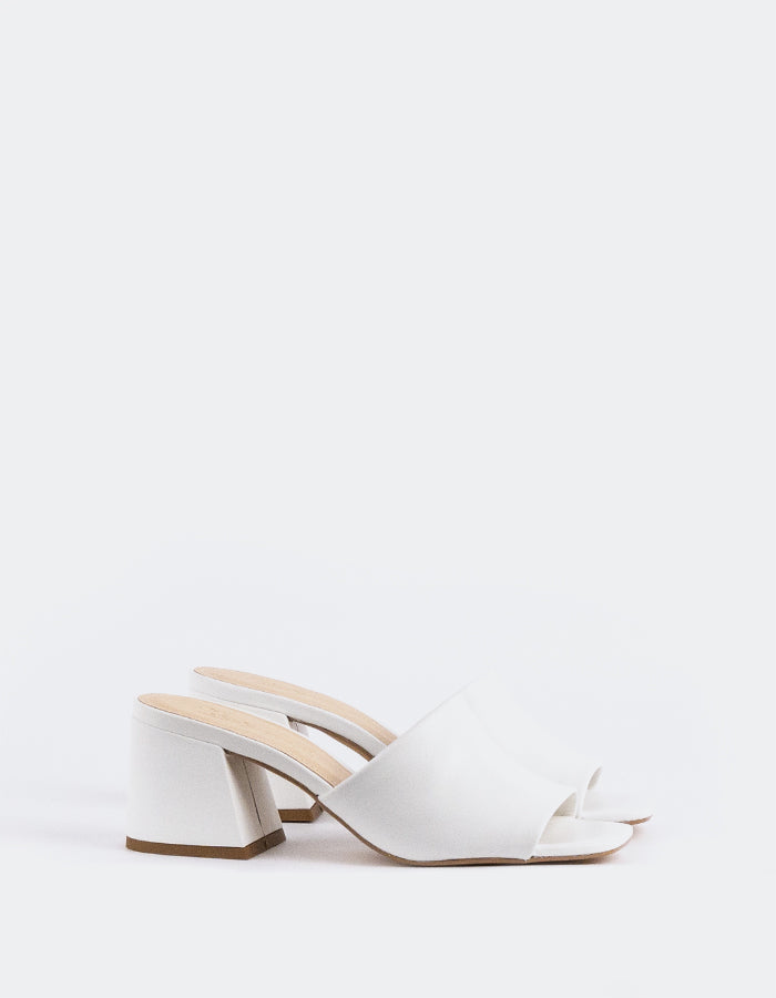 L'INTERVALLE Clarabelle Women's Mule Sandal White Leather