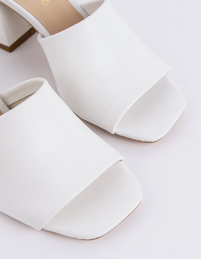 L'INTERVALLE Clarabelle Women's Mule Sandal White Leather