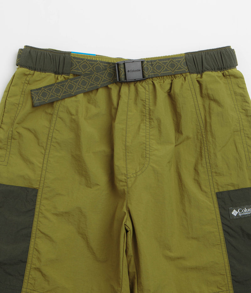 Columbia Sequoia Grove Woven 7" Shorts in Mossy Green and Greenscape