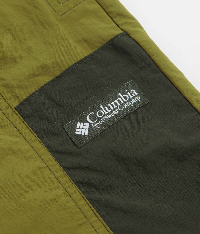 Columbia Sequoia Grove Woven 7" Shorts in Mossy Green and Greenscape