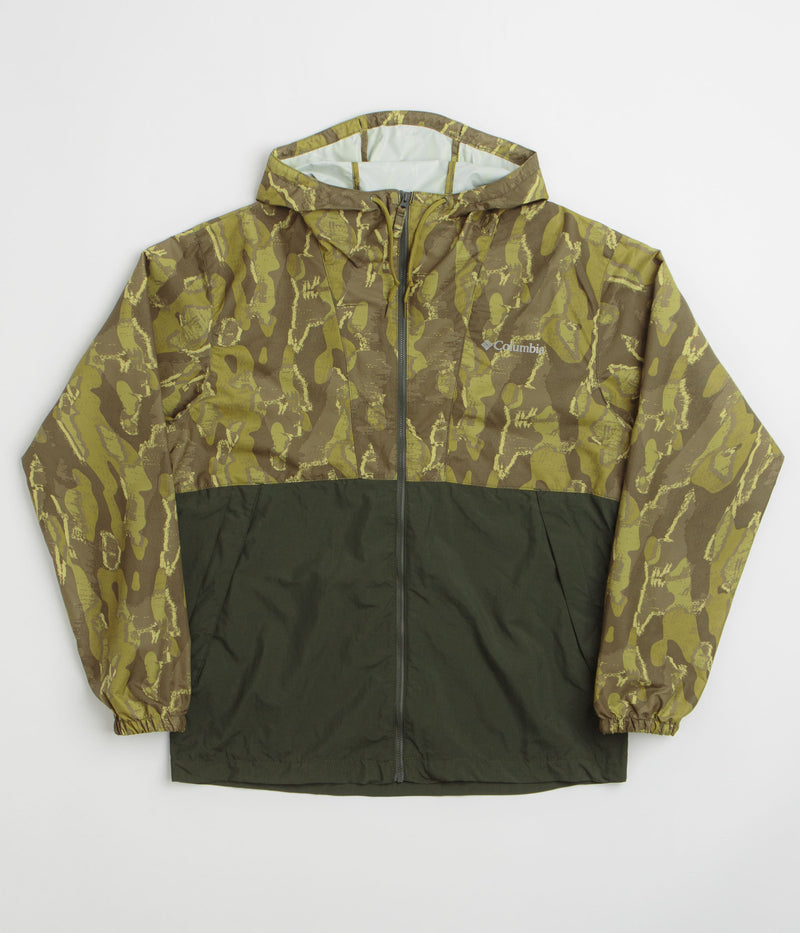 Columbia Challenger II Printed Windbreaker Jacket in Mossy Green Treebark and Greenscape