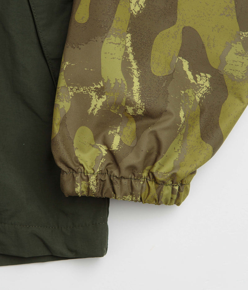 Columbia Challenger II Printed Windbreaker Jacket in Mossy Green Treebark and Greenscape
