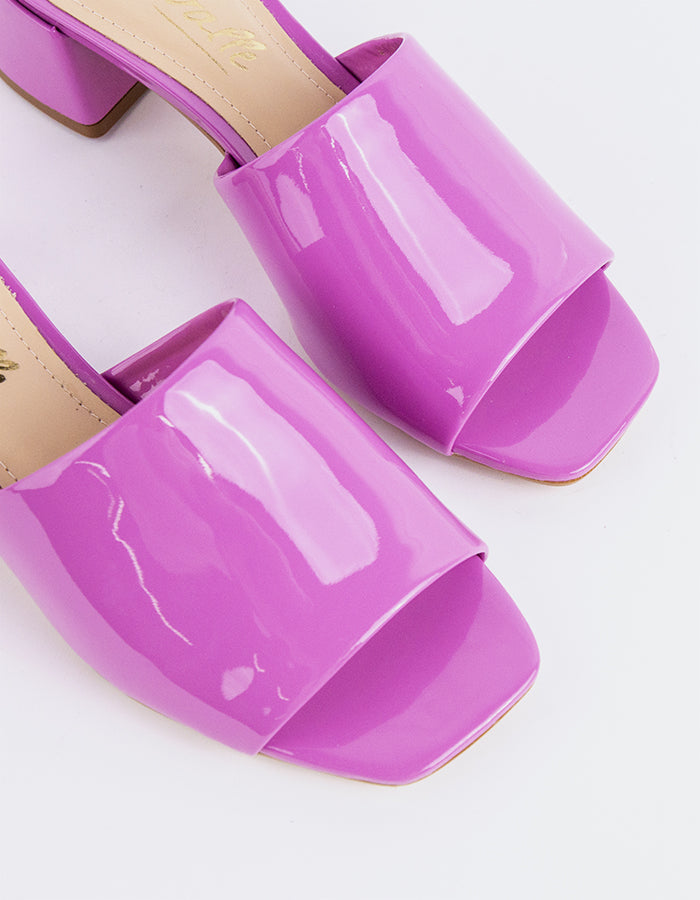 Timeless Low Thick-Heeled Mule
This low thick-heeled mule is the epitome of effortless style and comfort. With its sturdy, wide heel, it offers both stability and support without sacrificing elegance. The open-back design provides ease of wear, making it the perfect go-to shoe for everyday occasions. Whether paired with casual jeans or dressed up with a skirt or dress, this versatile mule offers a chic yet practical solution for all-day wear.

Detail(s):&nbsp;

Square Toe

1.75”&nbsp; Block Heel

We recomme