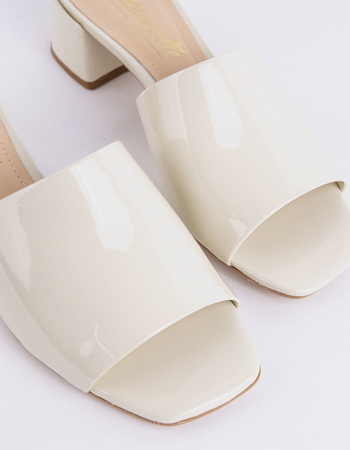 Timeless Low Thick-Heeled Mule
This low thick-heeled mule is the epitome of effortless style and comfort. With its sturdy, wide heel, it offers both stability and support without sacrificing elegance. The open-back design provides ease of wear, making it the perfect go-to shoe for everyday occasions. Whether paired with casual jeans or dressed up with a skirt or dress, this versatile mule offers a chic yet practical solution for all-day wear.

Detail(s):&nbsp;

Square Toe

1.75”&nbsp; Block Heel

We recomme