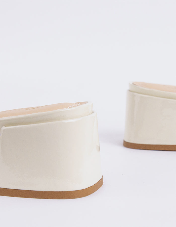 Timeless Low Thick-Heeled Mule
This low thick-heeled mule is the epitome of effortless style and comfort. With its sturdy, wide heel, it offers both stability and support without sacrificing elegance. The open-back design provides ease of wear, making it the perfect go-to shoe for everyday occasions. Whether paired with casual jeans or dressed up with a skirt or dress, this versatile mule offers a chic yet practical solution for all-day wear.

Detail(s):&nbsp;

Square Toe

1.75”&nbsp; Block Heel

We recomme