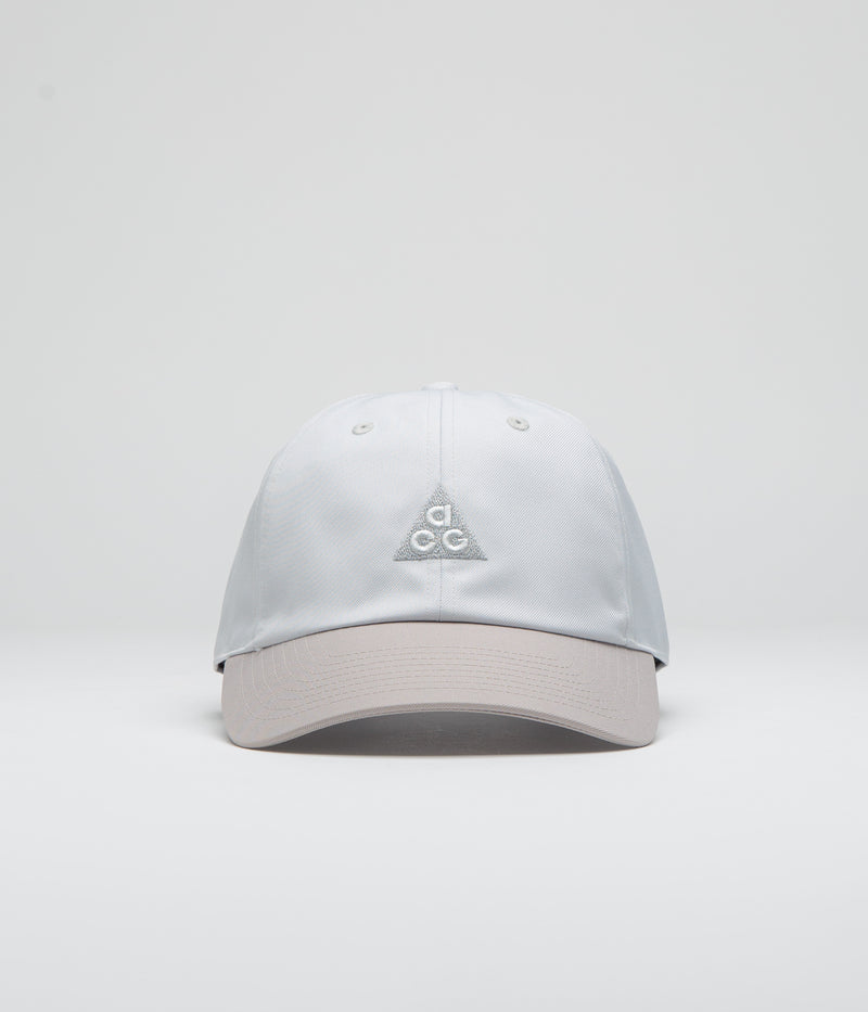 Nike ACG Club Cap in Photon Dust and College Grey / Photon Dust