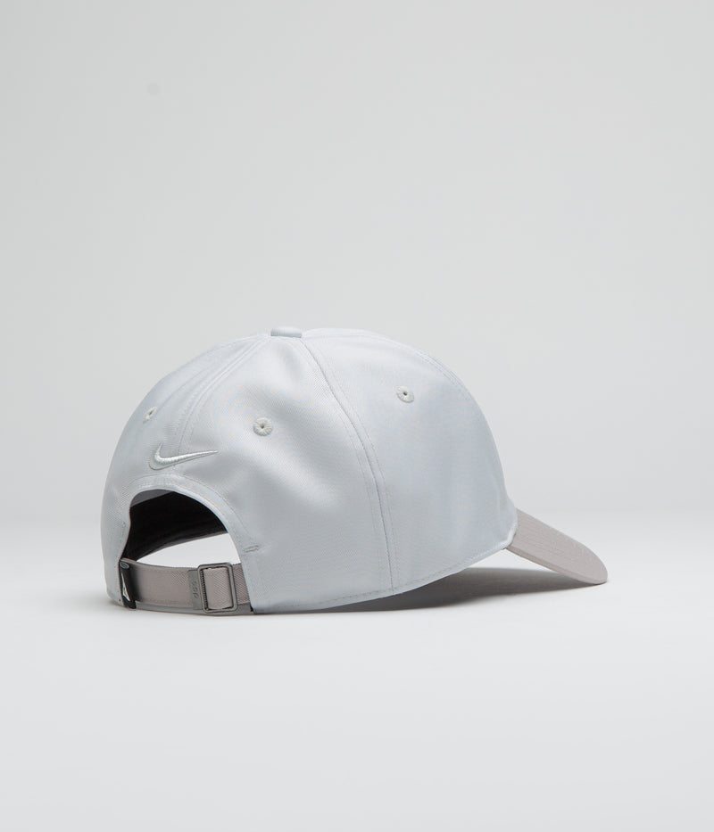 Nike ACG Club Cap in Photon Dust and College Grey / Photon Dust