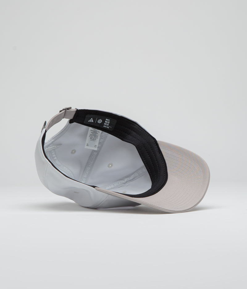 Nike ACG Club Cap in Photon Dust and College Grey / Photon Dust