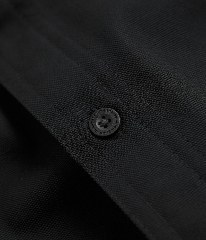 Nike SB New Essential Woven Shirt in Black and White