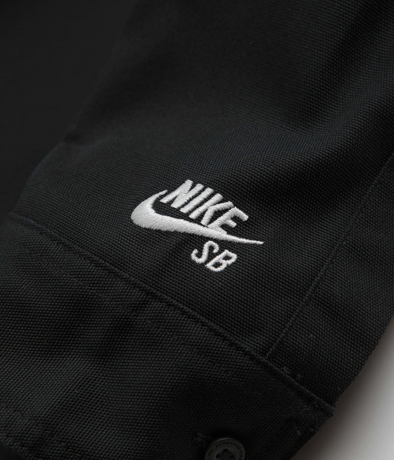 Nike SB New Essential Woven Shirt in Black and White