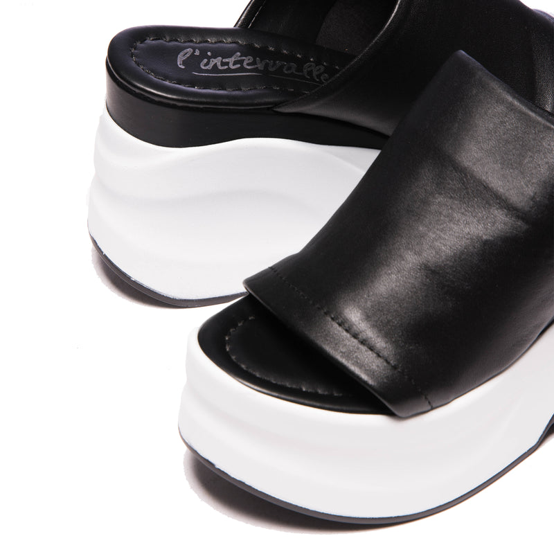 Sakura Black Leather (4502423797840)