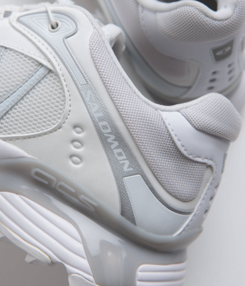 Salomon XT-Whisper Shoes in White and Lunar Rock / Silver
