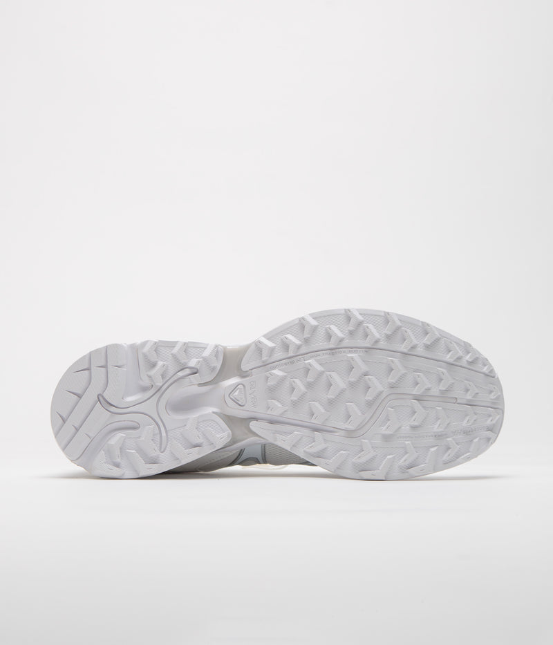 Salomon XT-Whisper Shoes in White and Lunar Rock / Silver