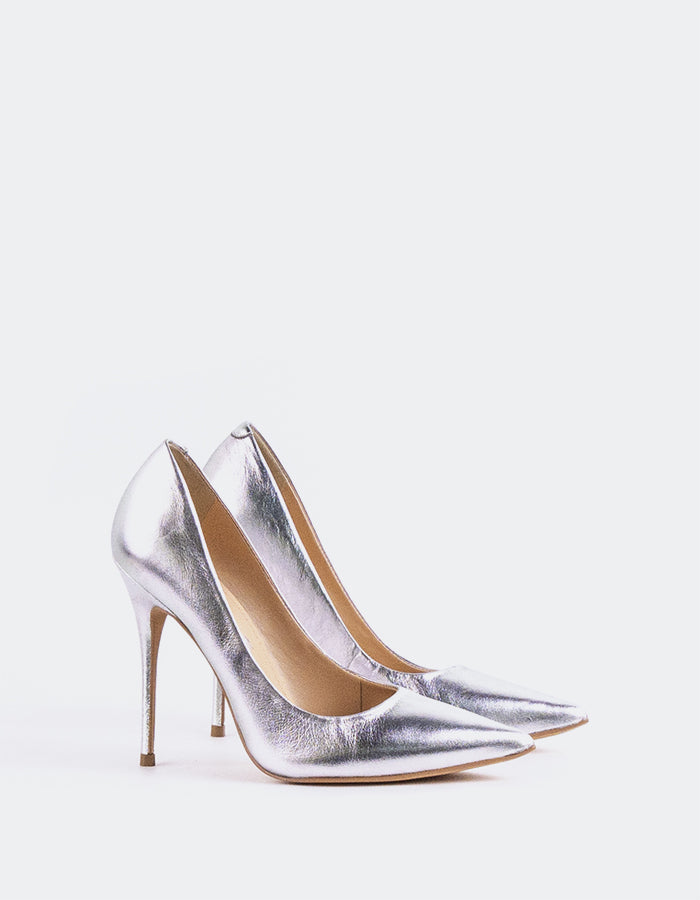 A classic&nbsp; pump is a timeless wardrobe essential.

Versatile enough to pair effortlessly with everything from long, oversized trousers to dresses or skirts, this pump can be dressed up or down with ease. Designed for maximum comfort, it allows you to stay relaxed and confident all day or night, no matter the occasion.

Detail(s):&nbsp;

Pointy Toe
4.25”&nbsp; Straight Stiletto Heel
We recommend sizing up, as this item runs small.

Material(s):&nbsp;

Genuine Leather Upper&nbsp;
Padded Leather Insole
Ma