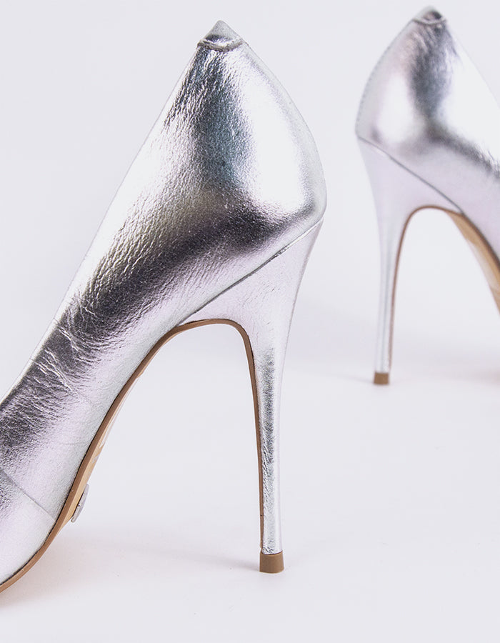 A classic&nbsp; pump is a timeless wardrobe essential.

Versatile enough to pair effortlessly with everything from long, oversized trousers to dresses or skirts, this pump can be dressed up or down with ease. Designed for maximum comfort, it allows you to stay relaxed and confident all day or night, no matter the occasion.

Detail(s):&nbsp;

Pointy Toe
4.25”&nbsp; Straight Stiletto Heel
We recommend sizing up, as this item runs small.

Material(s):&nbsp;

Genuine Leather Upper&nbsp;
Padded Leather Insole
Ma