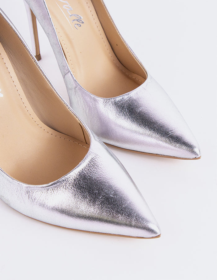 A classic&nbsp; pump is a timeless wardrobe essential.

Versatile enough to pair effortlessly with everything from long, oversized trousers to dresses or skirts, this pump can be dressed up or down with ease. Designed for maximum comfort, it allows you to stay relaxed and confident all day or night, no matter the occasion.

Detail(s):&nbsp;

Pointy Toe
4.25”&nbsp; Straight Stiletto Heel
We recommend sizing up, as this item runs small.

Material(s):&nbsp;

Genuine Leather Upper&nbsp;
Padded Leather Insole
Ma