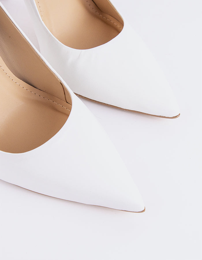 A classic&nbsp; pump is a timeless wardrobe essential.

Versatile enough to pair effortlessly with everything from long, oversized trousers to dresses or skirts, this pump can be dressed up or down with ease. Designed for maximum comfort, it allows you to stay relaxed and confident all day or night, no matter the occasion.

Detail(s):&nbsp;

Pointy Toe
4.25”&nbsp; Straight Stiletto Heel
We recommend sizing up, as this item runs small.

Material(s):&nbsp;

Genuine Leather Upper&nbsp;
Padded Leather Insole
Ma