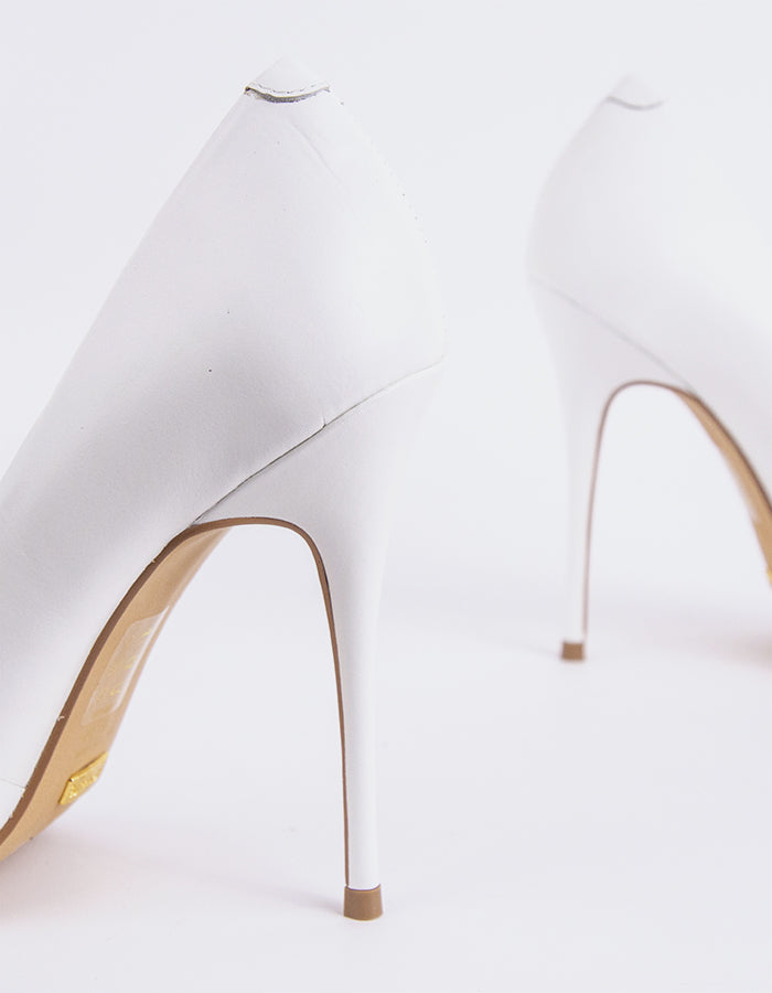 A classic&nbsp; pump is a timeless wardrobe essential.

Versatile enough to pair effortlessly with everything from long, oversized trousers to dresses or skirts, this pump can be dressed up or down with ease. Designed for maximum comfort, it allows you to stay relaxed and confident all day or night, no matter the occasion.

Detail(s):&nbsp;

Pointy Toe
4.25”&nbsp; Straight Stiletto Heel
We recommend sizing up, as this item runs small.

Material(s):&nbsp;

Genuine Leather Upper&nbsp;
Padded Leather Insole
Ma