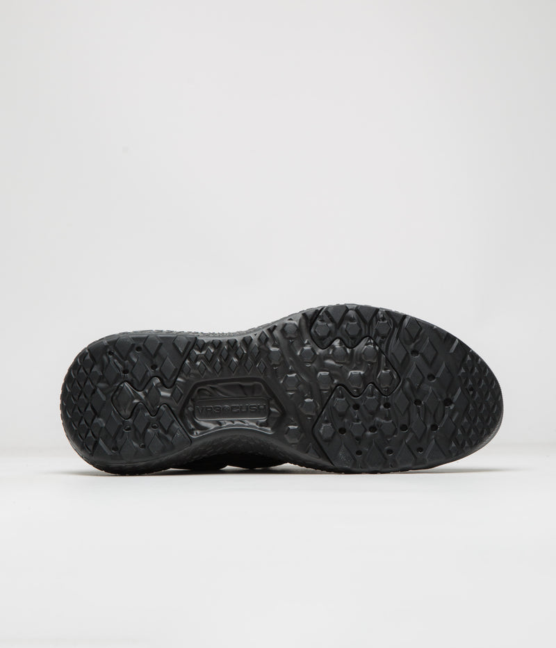 Vans MTE UltraRange Neo VR3 Shoes in Black and Black