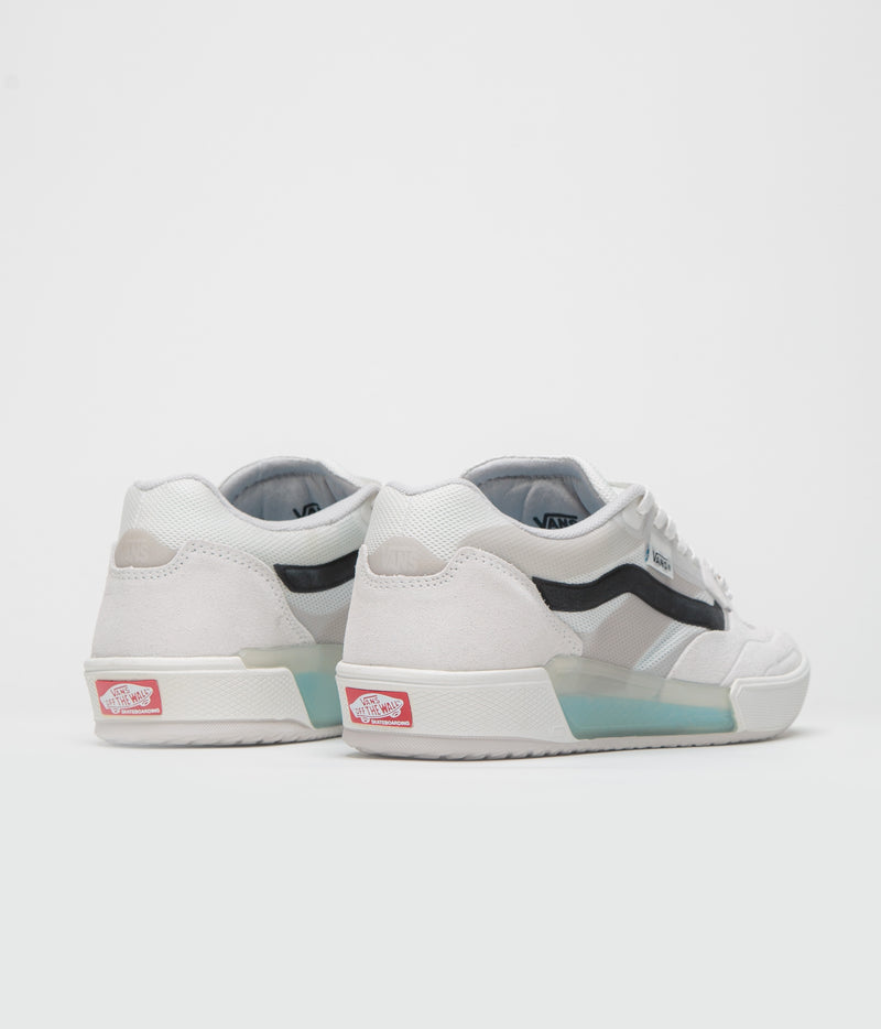 Vans Skate AVE 2.0 Shoes in Blanc and Black