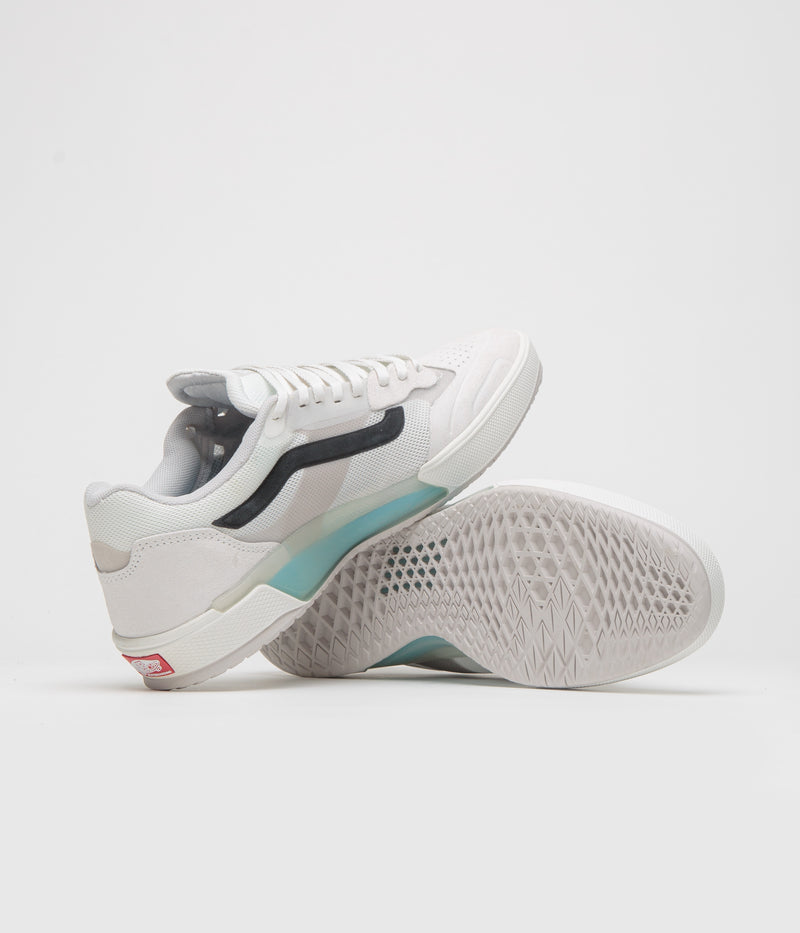 Vans Skate AVE 2.0 Shoes in Blanc and Black