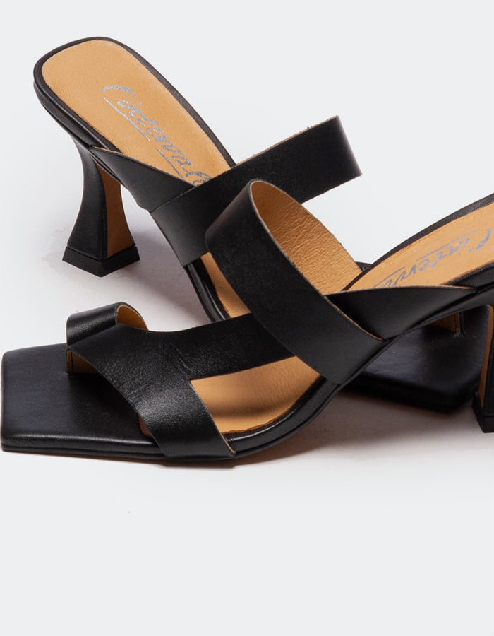 Vica Black Leather